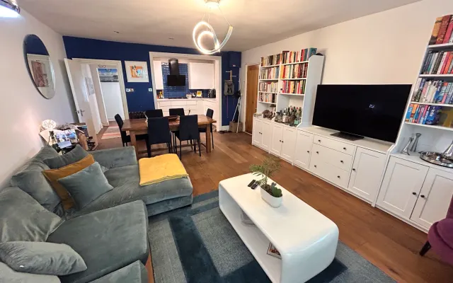 Beautiful flat by Clapham Common (with 2 dogs!)