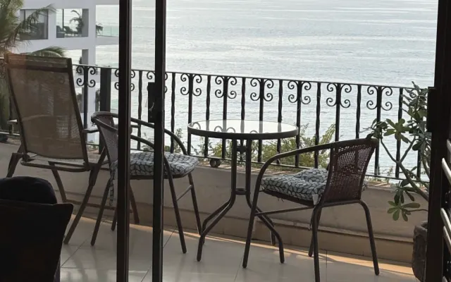 Ocean view condo on buss stop located in the Amapas romantic zone