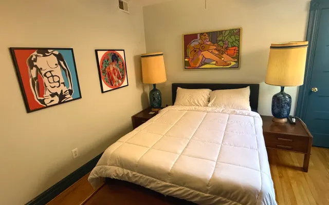 Private Room and Bath / TOP East End Location