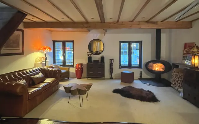 Spacious open flat with log burner and cinema... and period features X