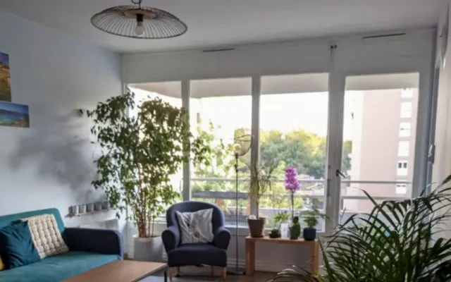 Chambre dans appartement près du parc et commodités.