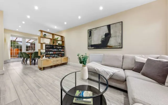 Twickenham 3BR Home with Garden + Free Parking