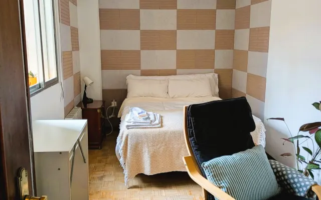 Big room in apartment with patio in El Rastro