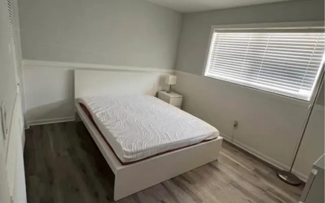 Room in Miami, FL.  Half-way between Fort Lauderdale and Miami Beach.