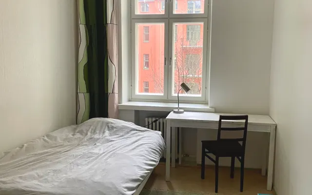 Zimmer in einer gemütlichen Wohnung in sehr zentraler, aber ruhiger...