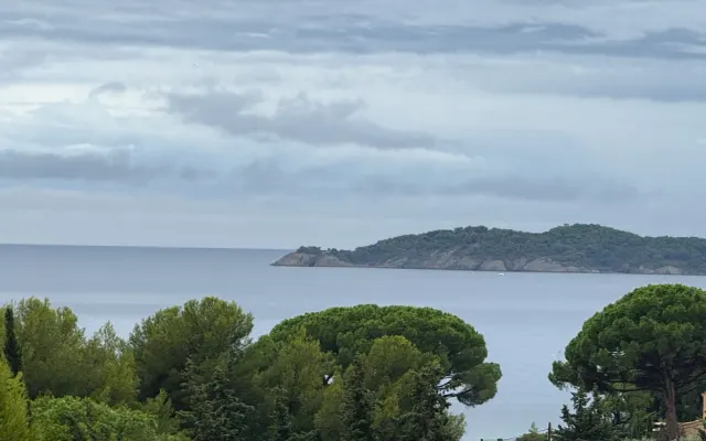 T2 Front de Mer