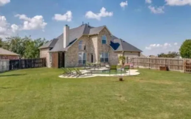 Spacious 3 Bedroom +Playroom, East Dallas Retreat with Pool