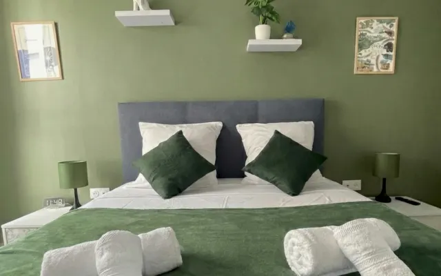 Q&R Renting- Air-conditioned Jungle Room Sea Parking