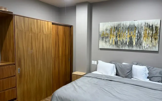 Wunderschöne Wohnung, weitläufige Aussicht, 5 Minuten zu den Bars...