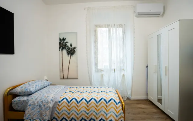 Metro C Gardenie, modern, comfortable, private bathroom.