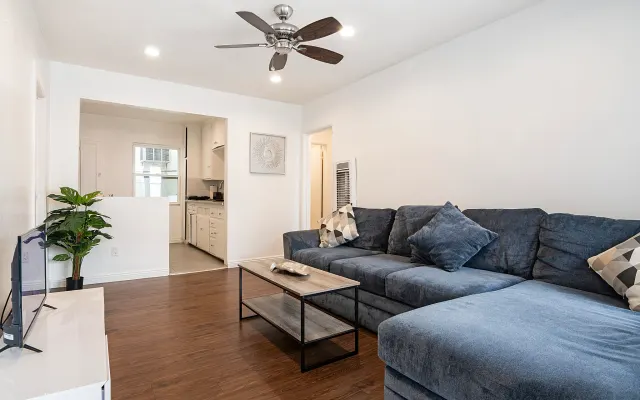 Asequible 1BR apt cerca de Beverly Hills Open/Bookable
