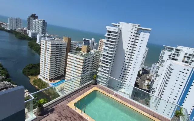 Central, quiet, with a spectacular view of downtown and the beach.