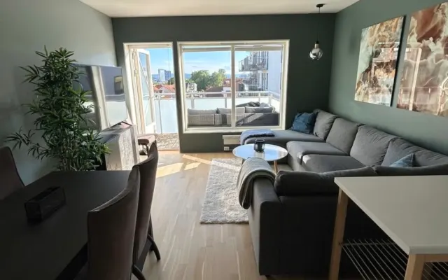 Modern apt with a beautiful view and great location