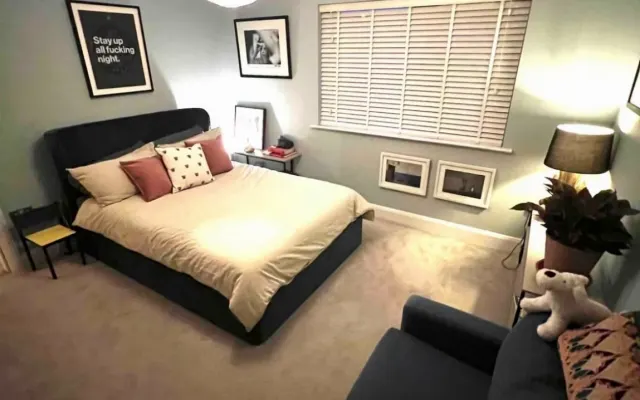 The Art Rocker, Modern, cozy home w/ large Dbl room, 5Km from city