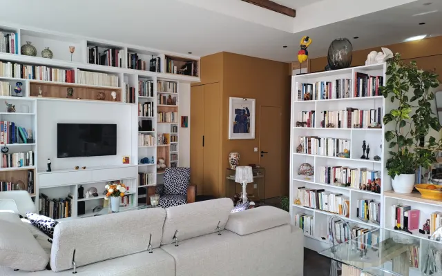 Iraklia : Appartement au centre ville, calme . Chambre spacieuse,