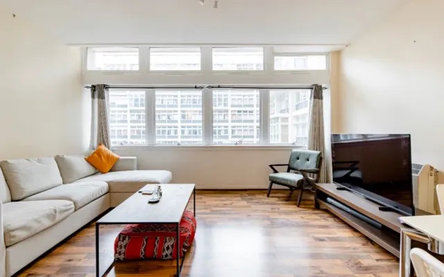 Habitación doble con baño en la zona 1 de Londres corazón del pueblo...