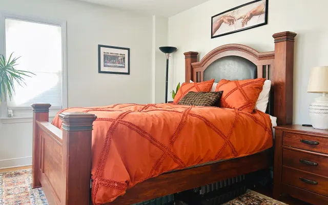 Cozy Bay View Bed & Bath