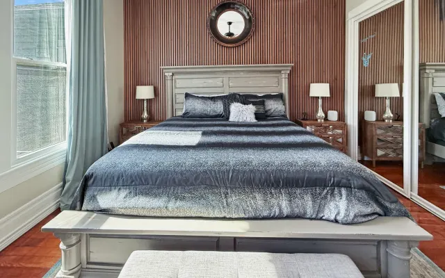 Exquisite Pleasure Haven: King William/Southtown SA