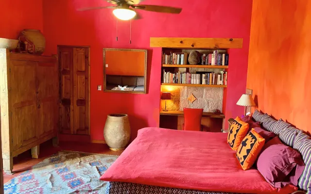 Belos quartos numa casa colonial no centro histórico de Qro.