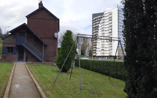 Spacious & comfortable house - sleeps up to 11, near Rouen