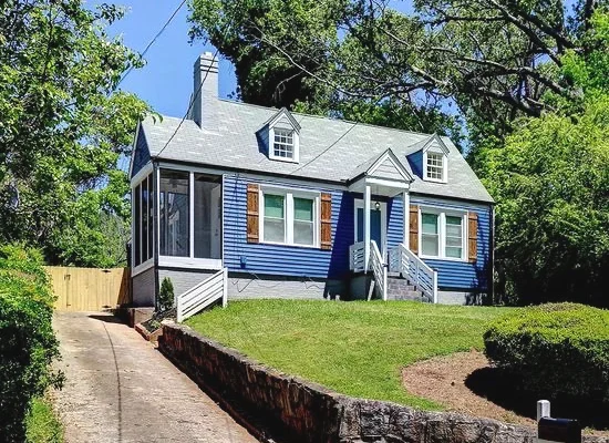Cozy Connection Cottage close to action, far from noise, right at home
