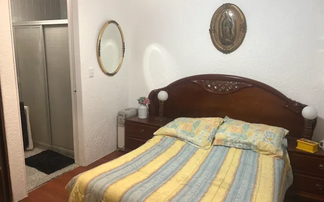 Comfortable private room with bathroom. Public transportation nearby.