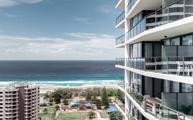 Modernes 2BR-Apartment im Herzen von Broadbeach