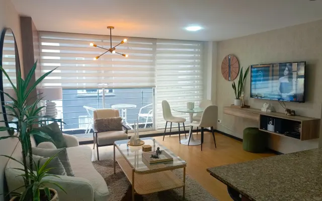 Like A Home - (Queen+Full)Beds + Balcony + Parking - 7thFloor