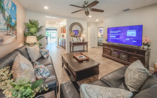 Suite 2112 - 2 King Bedrooms, Kitchen, Patio, Pool, Walk to Wilton Dr.