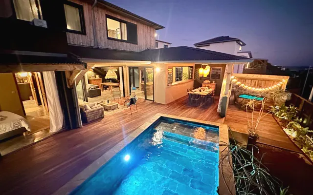 Villa à GrandBois St Pierre (Spa, Piscine, vue Ocean Indien)