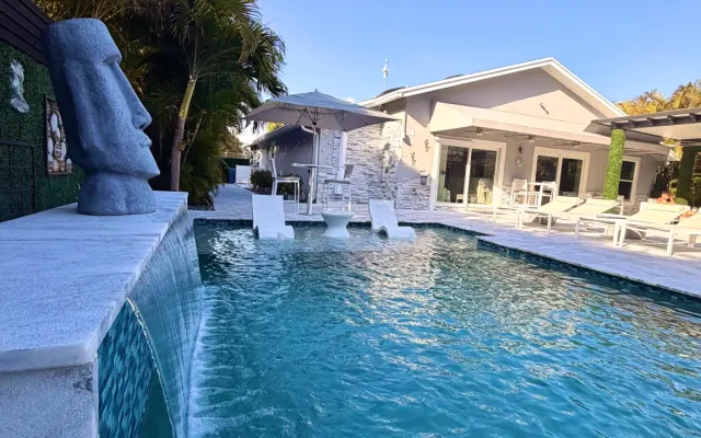The J Spot (staycation) walking distance from Wilton Manors main drive