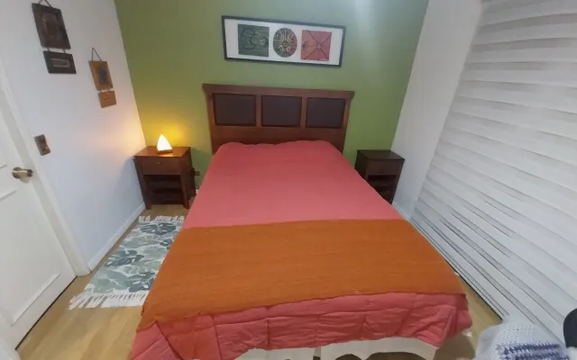 Habitacion  con baño privado, derecho a cocina.