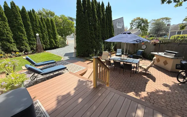 Provincetown Ma, Owner Occupied 5 bd house. Room #1 King