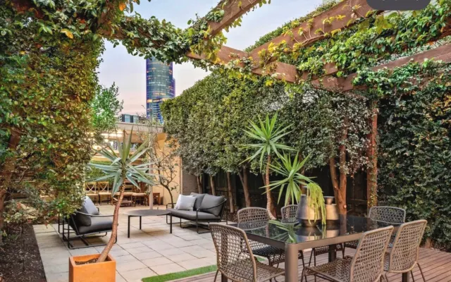 Private secure, bedroom & ensuite, parking, pets w/come, Sth Yarra