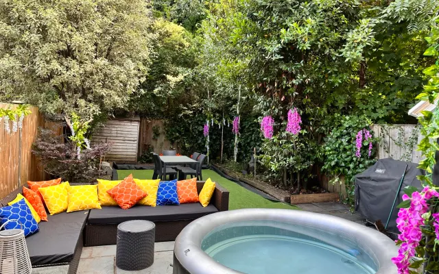 Belle maison. Naturisme, ambiance décontractée, ouverture d'esprit, plaisir 
