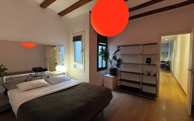 Large air-conditioned room, bright and conveniently located.