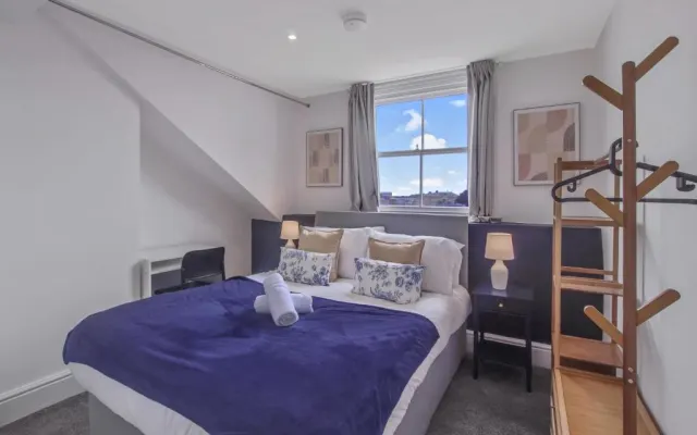 The Cosy Nook | Next to Quays • Cheltenham Races
