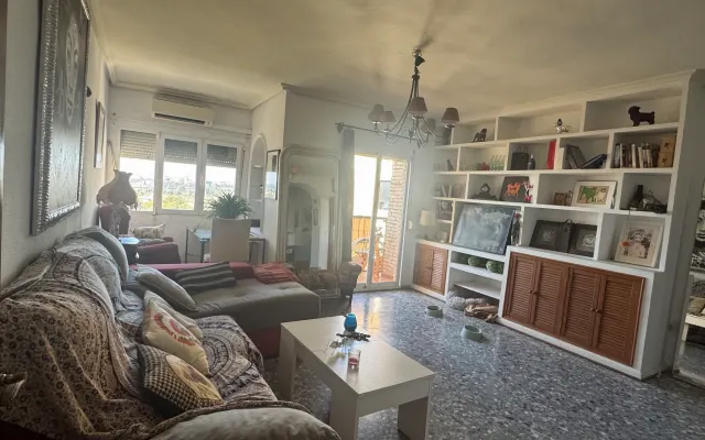 HABITACION EN POPULAR BARRIO DE TRIANA