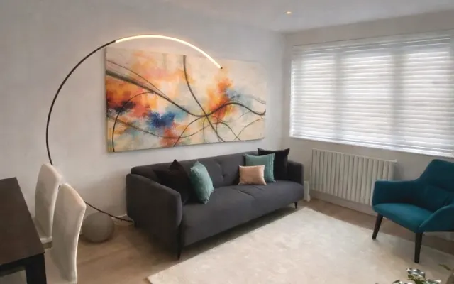 10 min from central London