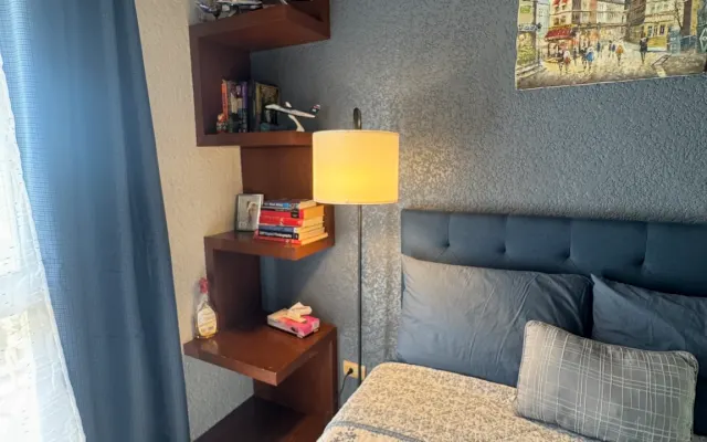Cómoda habitación con balcón