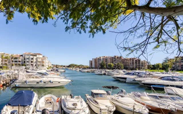 Elegant studio with terrace & exceptional marina view -Calm &confor
