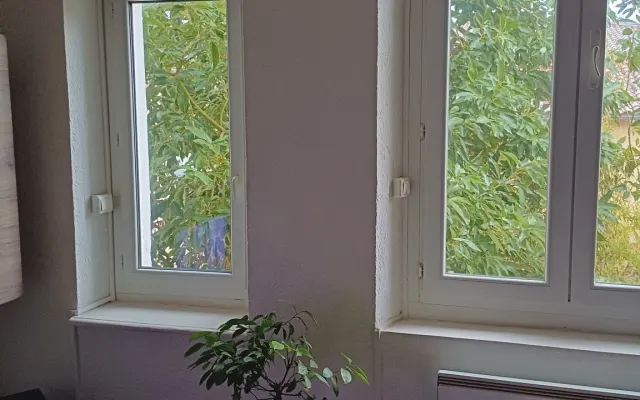 Zimmer zur Verfügung in lebendigem Viertel, aber dennoch ruhig