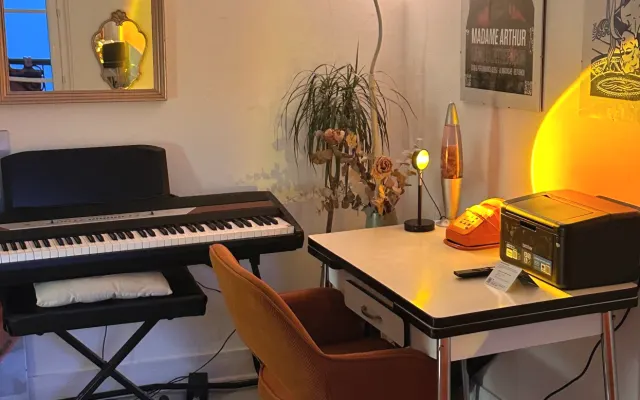Studio cÎté cour niché à Pigalle