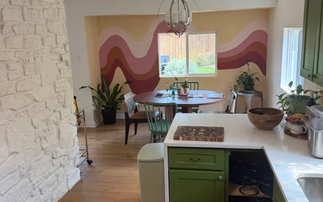 Colorful, whimsical & cozy house in South Austin w/ a private pool :)