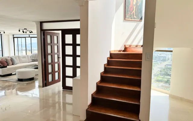 Casa en el Aire: 4bd/3.5ba Pereira penthouse con vistas increíbles