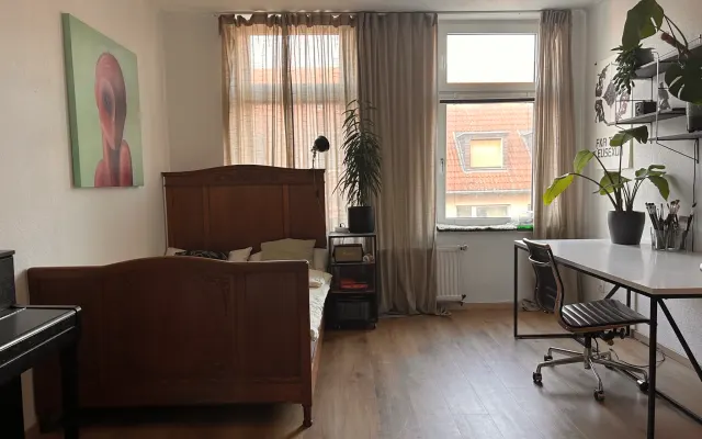 Chambre privée lumineuse pour le travail et les loisirs à Essen Steele