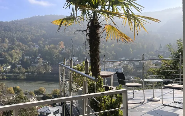 Quarto em apartamento com terraço panorâmico