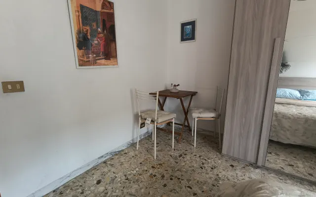 Quarto fantástico num apartamento totalmente mobilado perto de 2 ruínas