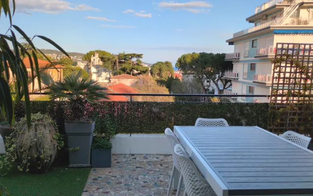 habitación privada en planta alta cerca del centro del paseo marítimo.