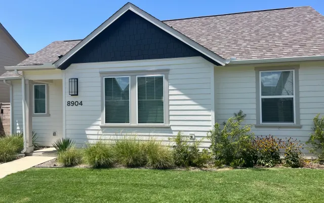 Beautiful home in South Fort Worth TX available for stays! Pet home!